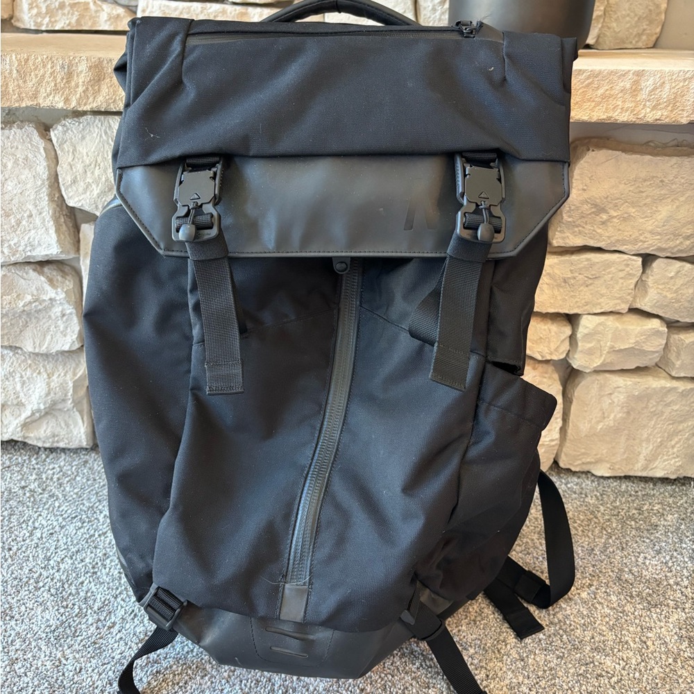 Versatile Black Backpack - Picture 2 of 7